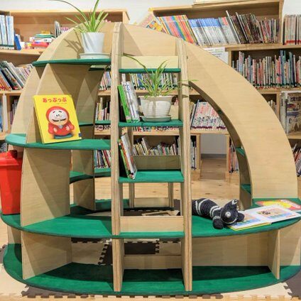 小菅図書館　ドーム型本棚